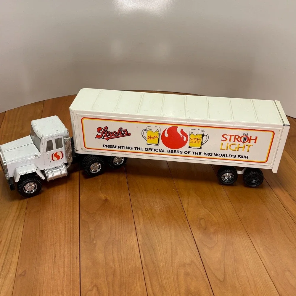 ERTL Stroh's / Stroh Light Beer Semi Truck – Broken Exhaust – 19